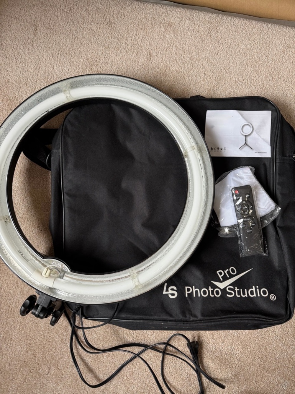 Ring Light 18" with diffusing cover + remote & Studio Carry Case